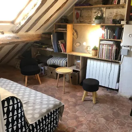 Sous Les Toits De Grands Boulevards Appartamento *